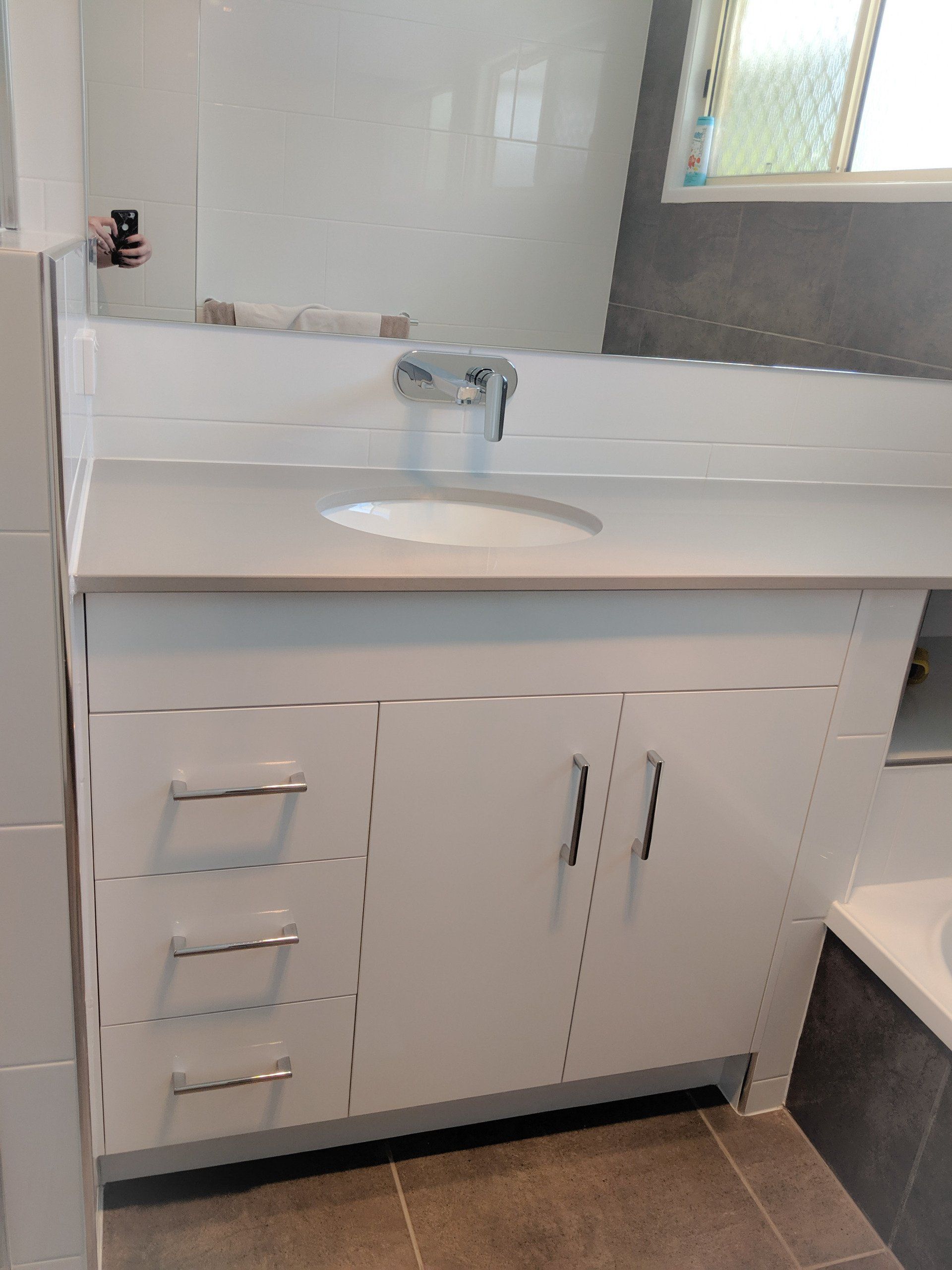 Expert Makers Rockhampton Olive & White